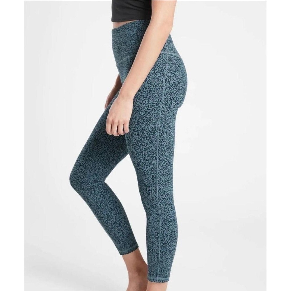Athleta Salutation Stash‎ II Textured Tight Animal Print Pocket Leggings
